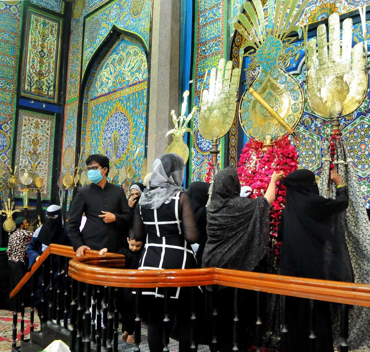 Image of Shia Muslim community members at the Baadshahi Ashurkhana in Hyderabad.