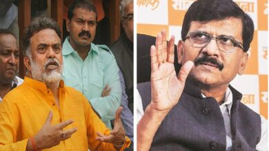 (Right0 Congress leader Sanjay Nirupam, (left) Shiv Sena leader Sanjay Raut