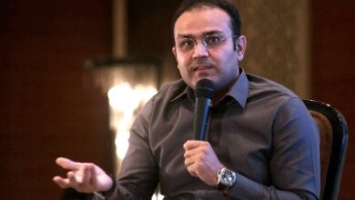 Sehwag appeals for peace after alleged clash between Dhoni, Rohit fans