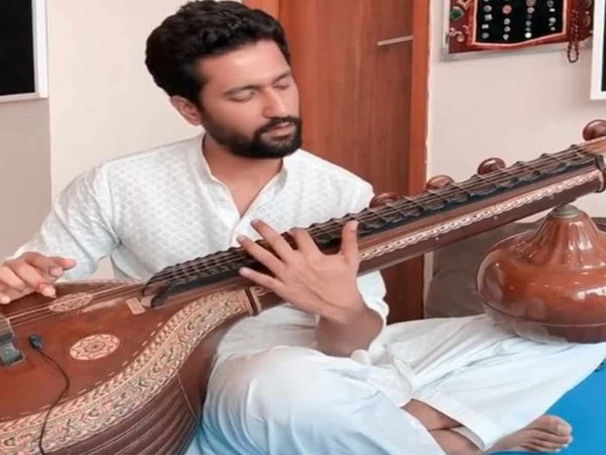 Vicky Kaushal treats fans with a sitar version of 'Ae Watan' on Independence Day