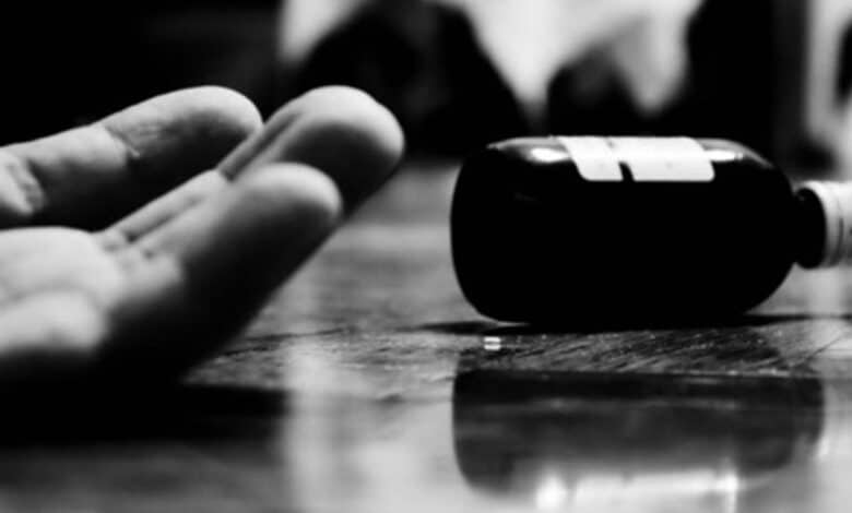 Man kills couple, consumes poison