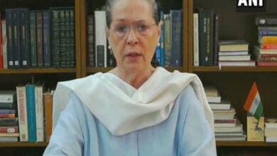 Sonia, Priyanka Gandhi Vadra express condolences on death of party leader SP Goyal