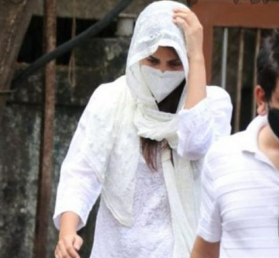 After 8-hour grilling, Rhea spared arrest by NCB (Ld)