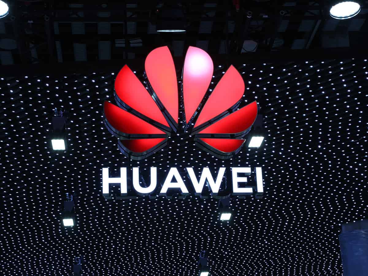 Huawei working on smartphones with rollable display