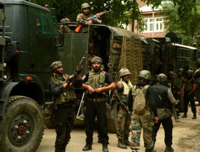 Kashmir gunfight over, 3 terrorists & woman killed (2nd Ld)