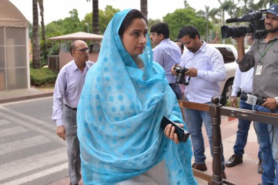 LS passes Agriculture Bills, Harsimrat Kaur resigns from Cabinet