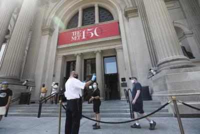 NYC reopens gyms, postpones start of new school year