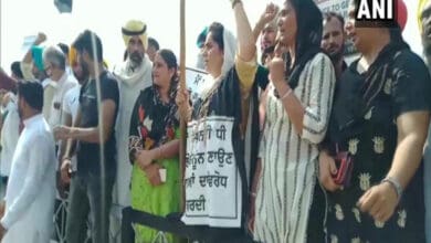 AAP workers protest against SAD in Bhatinda