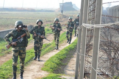 Pakistani troops repeatedly violate LoC ceasefire in J&K (Ld)