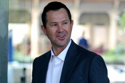 Ponting conducts first trainig session with DC after completing quarantine