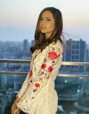 Sargun Mehta supports protesting farmers in Punjab