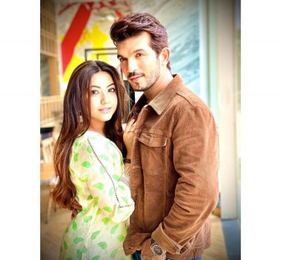 TV actor Arjun Bijlani returns in a music video with 'repeat value'