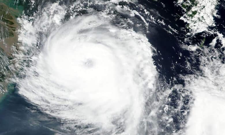 Typhoon lashes South Korea after battering Japanese islands