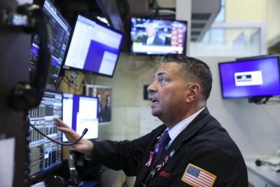 US stocks fall as tech sell-off continues