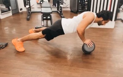 Varun Dhawan indulges in wrestling fantasy