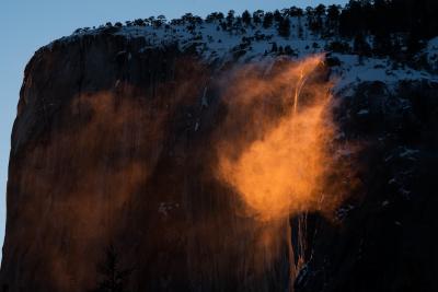 Yosemite closes due to wildfire smoke, hazardous air quality