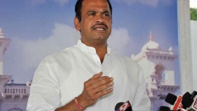 Start Direct flights from Hyderabad to US: Komatireddy urgesCivil Aviation Minister