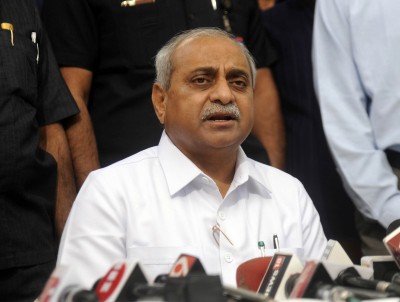 Gujarat Police nabs man who hurled 'chappal' at Deputy CM