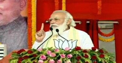 Modi compares 15-yr 'lawless rule' with NDA's development era (Ld)