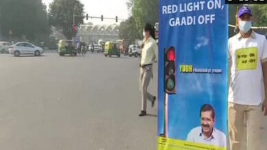Delhi govt launches 'Red light on, gaadi off' campaign to curb pollution
