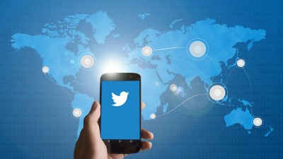 Twitter tells users to add their own thoughts than just retweet