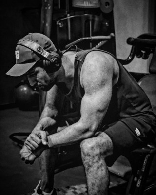 Vicky Kaushal flaunts big biceps in new snapshot