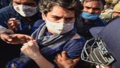 Male cop grabs Priyanka Gandhi's arm
