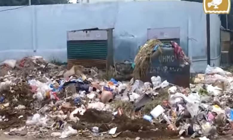 Piles of garbage left unattended on roads; adds to commuters' woes