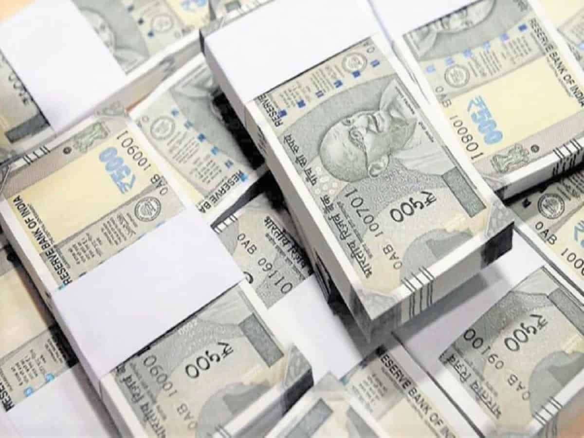 Rupee closes flat 73.68 against dollar as price rise concerns cap gains