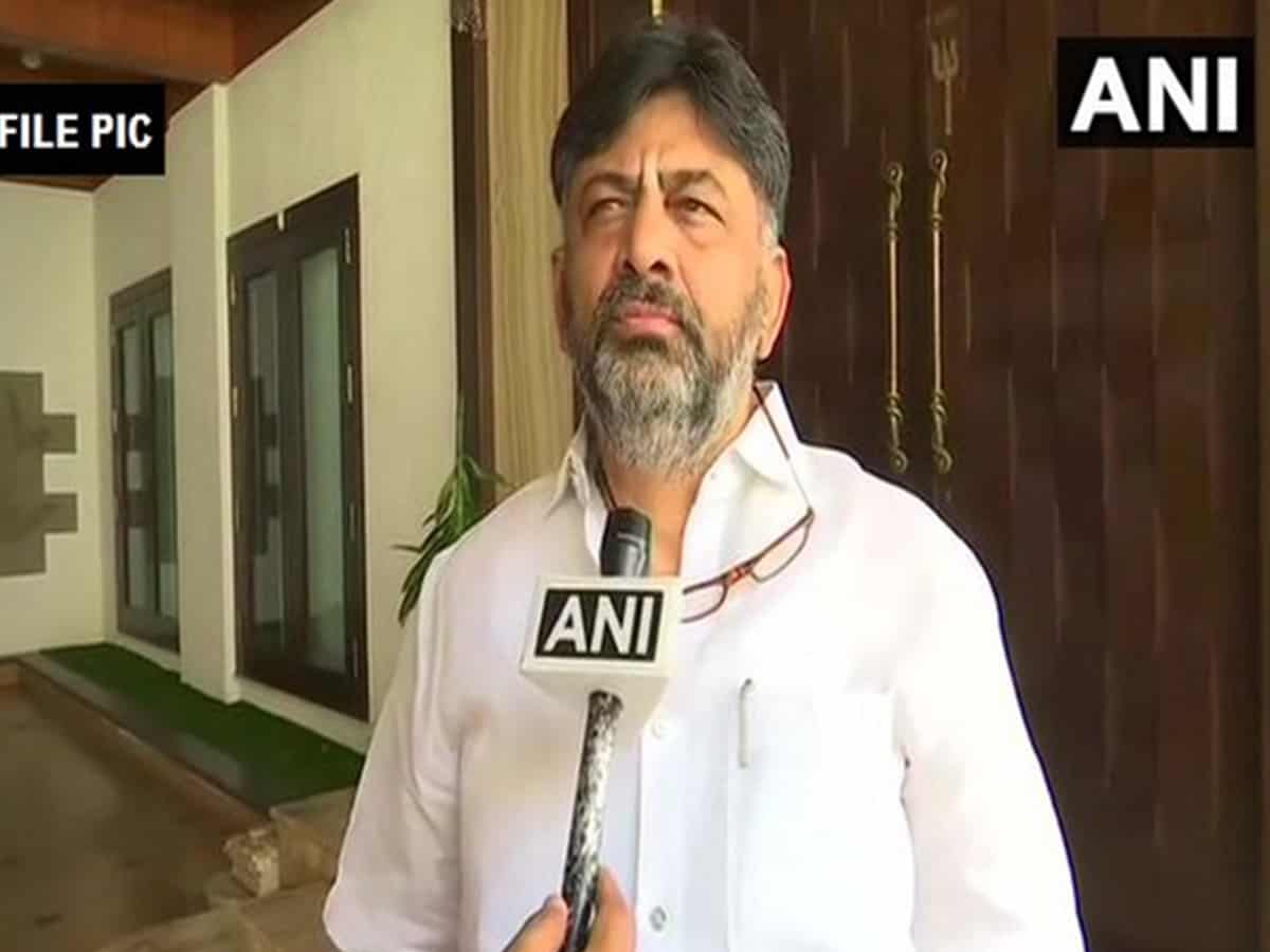 CBI raids Karnataka Cong chief DKS' house, recovers 50 lakhs