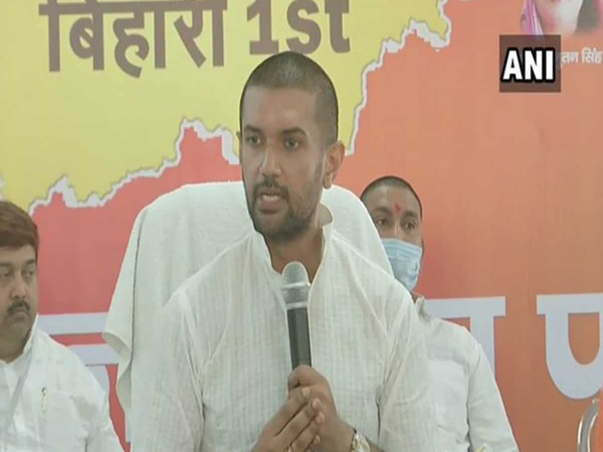 Paswan terms Nitish 'palturam', questions his silence on Munger incident