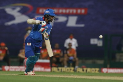 Dhawan leads SRH to 189/3 against sloppy SRH
