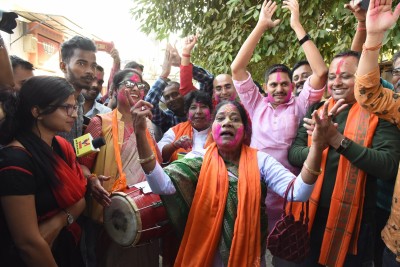 NDA retains power in Bihar by slimmest of margins