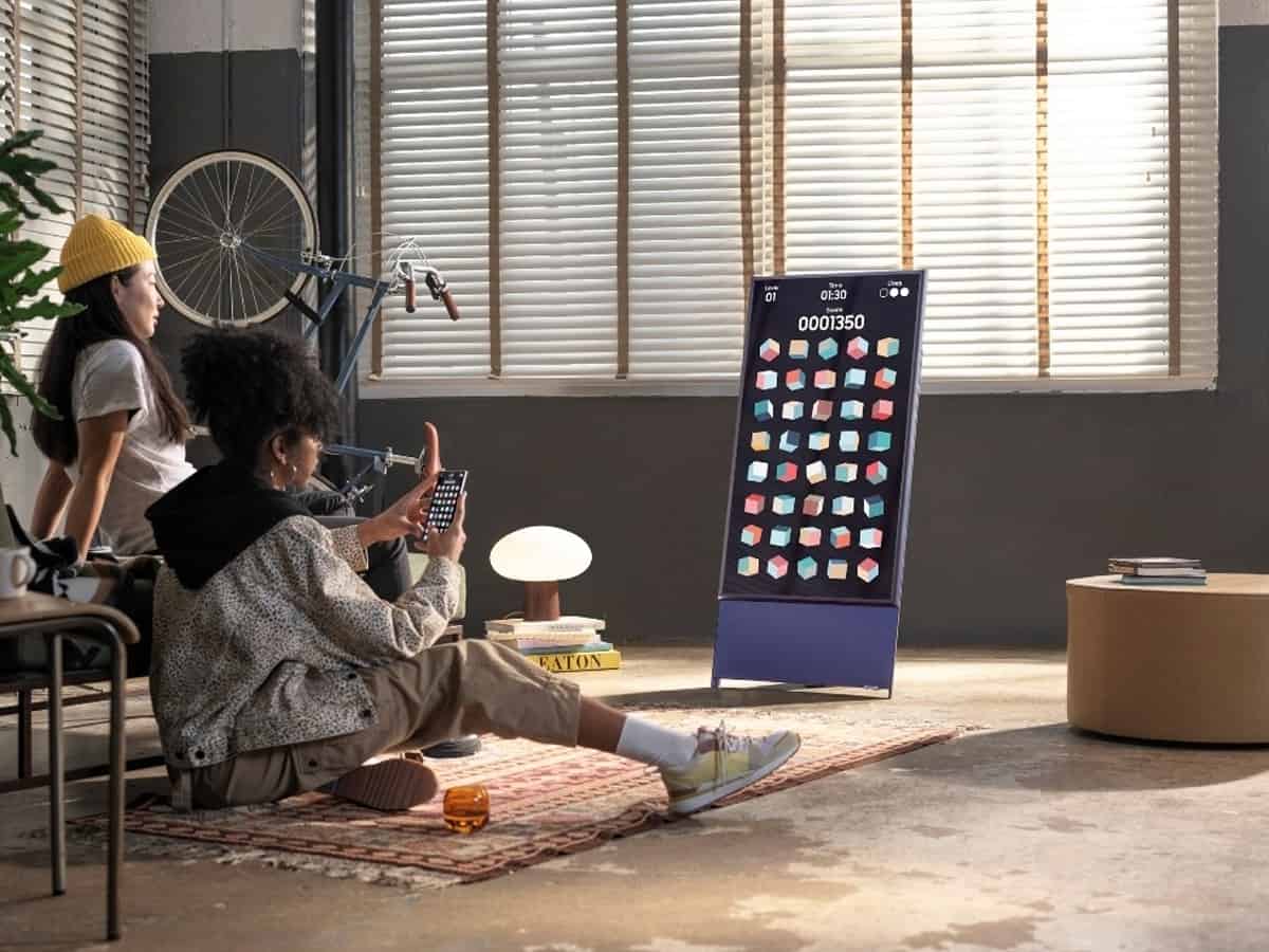 Samsung launches 43-inch rotating TV 'Sero' in India