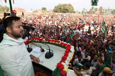 Tight race in Bihar, but Mahagatbandhan has edge over NDA