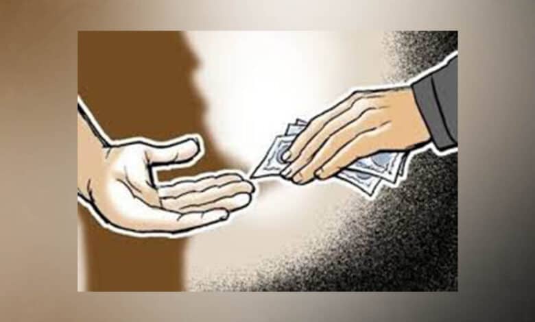 Hyderabad: GHMC officials caught taking Rs 1.5 bribe for building permission