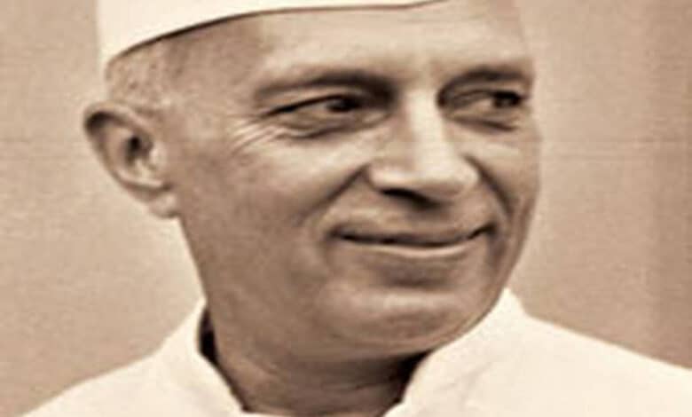 After BJP's attack on Nehru, K'taka Cong calls Vajpayee 'a heavy drinker'