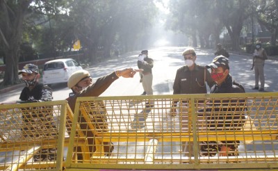 AAP leaders detained ahead of protest outside Shah, LG's homes