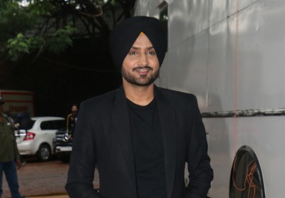 Captaincy not affecting Kohli, others have to step up: Harbhajan