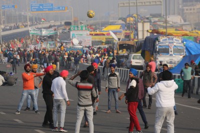 Farmers' sit-in continues on Jaipur-Delhi highway for 5th day