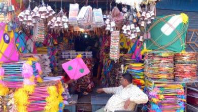 Hit by impact of COVID-19, kite makers in city seek respite during Sankranti