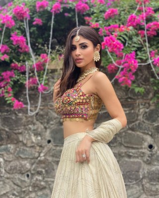 Mouni Roy stuns in ethnic chic