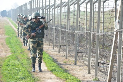 Pakistan again violates LoC ceasefire in J&K's Poonch