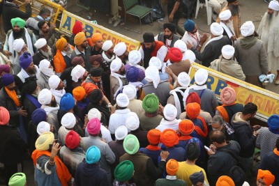 Singhu: Social activist distributes 200+ sanitary napkins to female protesters