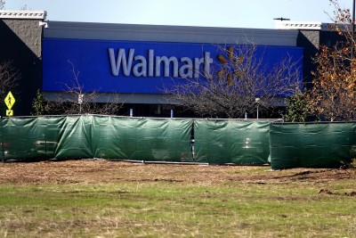 Walmart to begin deliveries with driverless trucks in 2021
