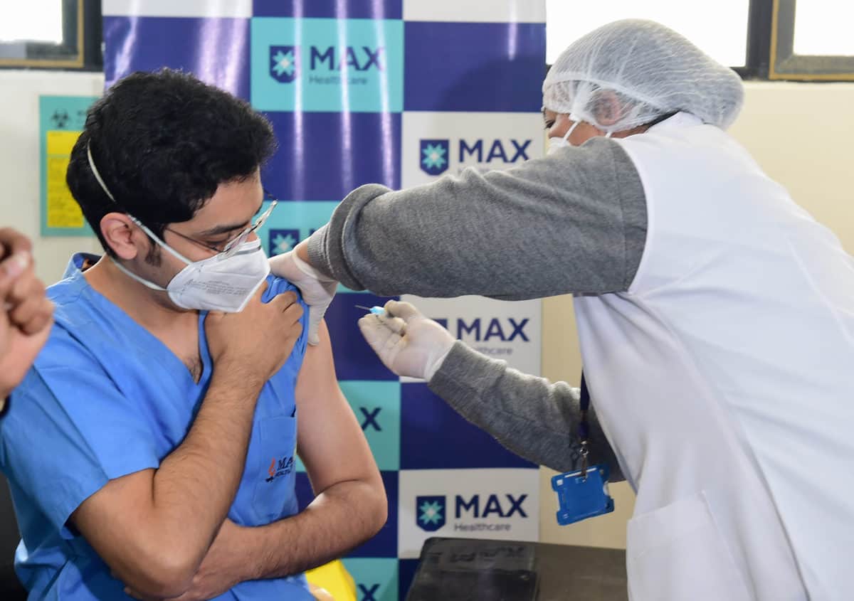 Vaccine shortage forces Telangana to stop vaccination