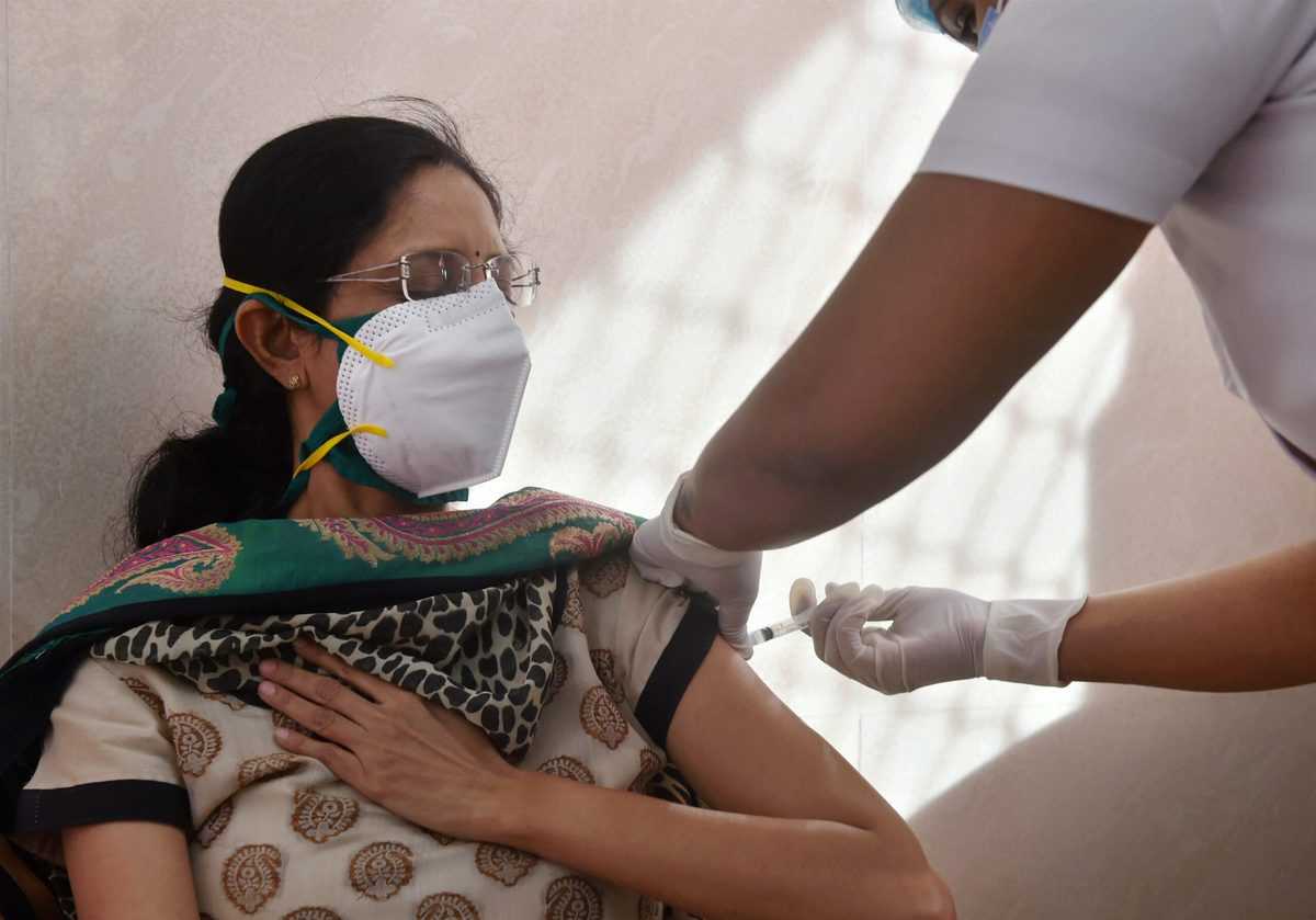 Telangana plans to vaccinate 1L people daily