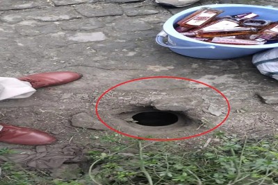 Bihar officials seize liquor from 'rat hole' in Gopalganj