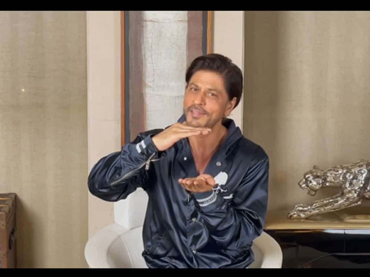 Watch: SRK's New Year message is winning hearts on internet