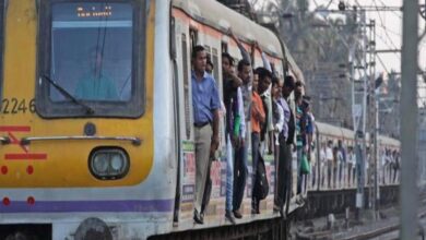 Mumbai: Woman dies after being 'pushed' out of train by husband